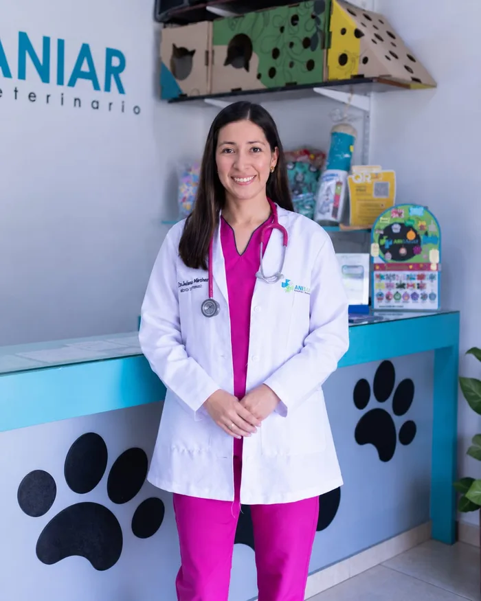 Dra. Carolina Martinez Pico, Directora y Fundadora de Anisanar Veterinaria